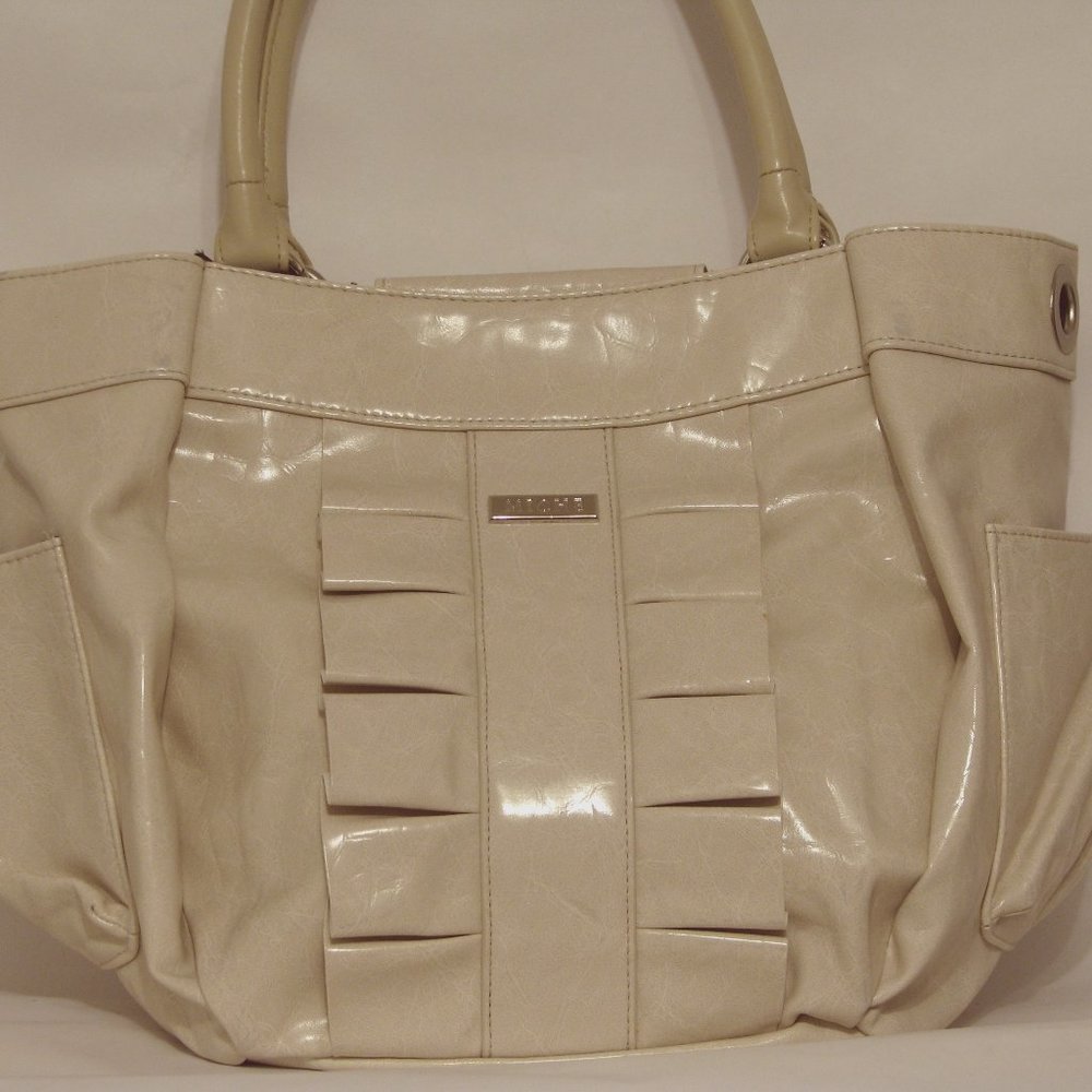 Miche "Sharon" Demi